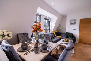 Dining - 71 Wow Bayswater Maysa (Greater London)