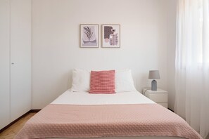2 bedrooms, iron/ironing board, travel crib, free WiFi