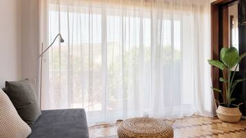 Una Smart TV, una chimenea