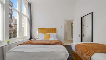 3 bedrooms, iron/ironing board, WiFi, bed sheets