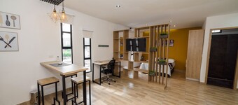 Elegant Caobos Coliving & Coworking