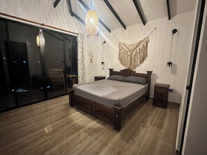 5 bedrooms, iron/ironing board, free WiFi, bed sheets