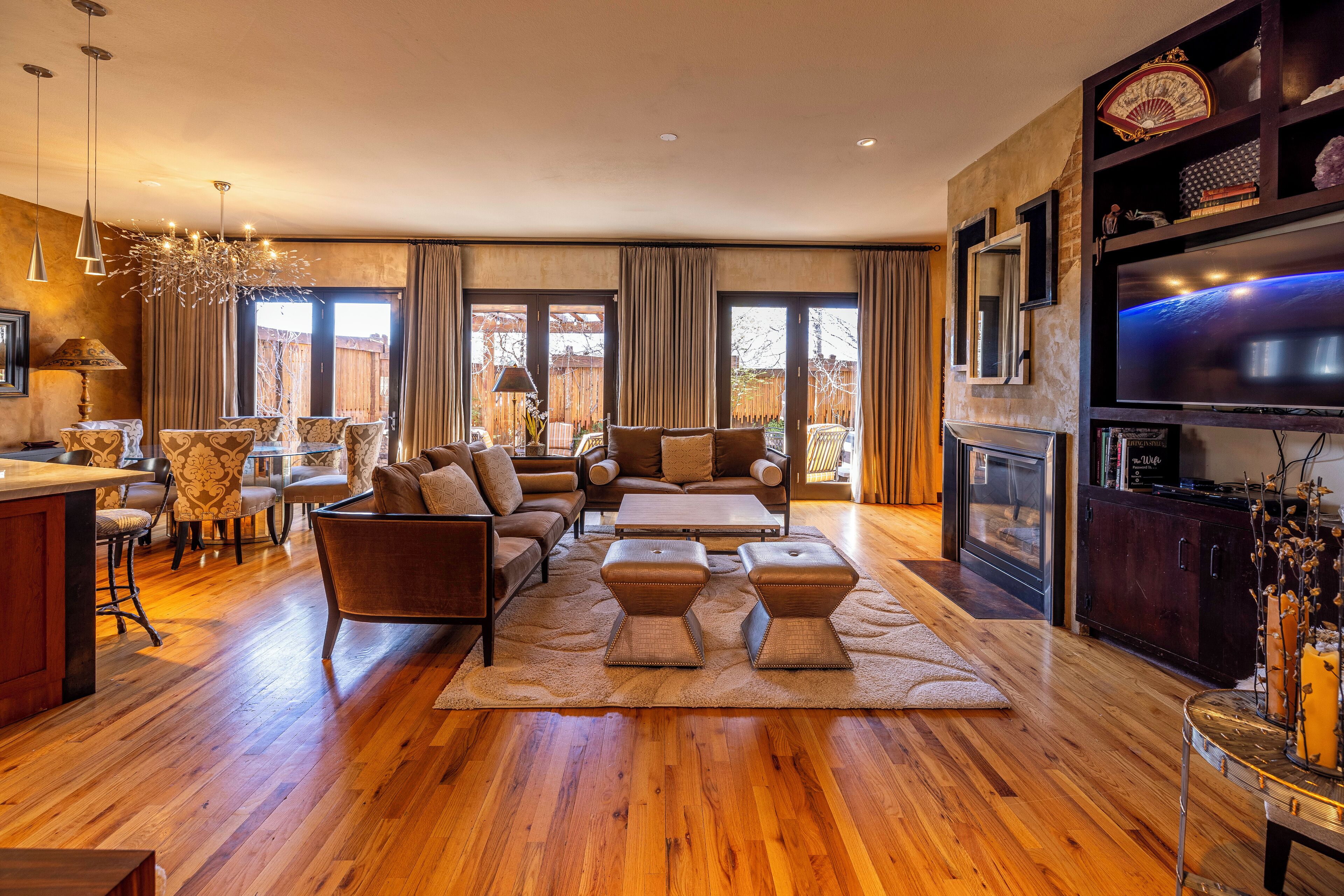 NEW! MODERN! 3 BED 2.5 BATH WITH HOT TUB! IN HEART OF RENO
