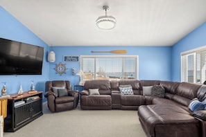 TV - Dog Friendly with a View (Garden City)