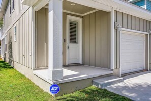 Exterior detail - DOWNTOWN PENSACOLA BUNGALOW (Pensacola)