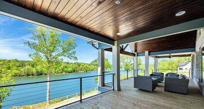 Emerald Escape @ Lewis Smith Lake. Luxury lake getaway with panoramic views!