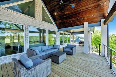 Emerald Escape @ Lewis Smith Lake. Luxury lake getaway with panoramic views!