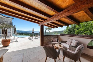 Outdoor dining - Castle with Stunning Views by Aneo Travel (Bribir)