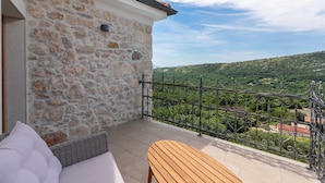 Property grounds - Castle with Stunning Views by Aneo Travel (Bribir)