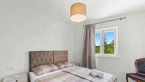 7 bedrooms, iron/ironing board, WiFi (free), bed sheets - Castle with Stunning Views by Aneo Travel (Bribir)