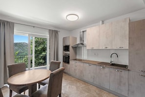 Coffee/tea maker, fridge, microwave, oven - Castle with Stunning Views by Aneo Travel (Bribir)