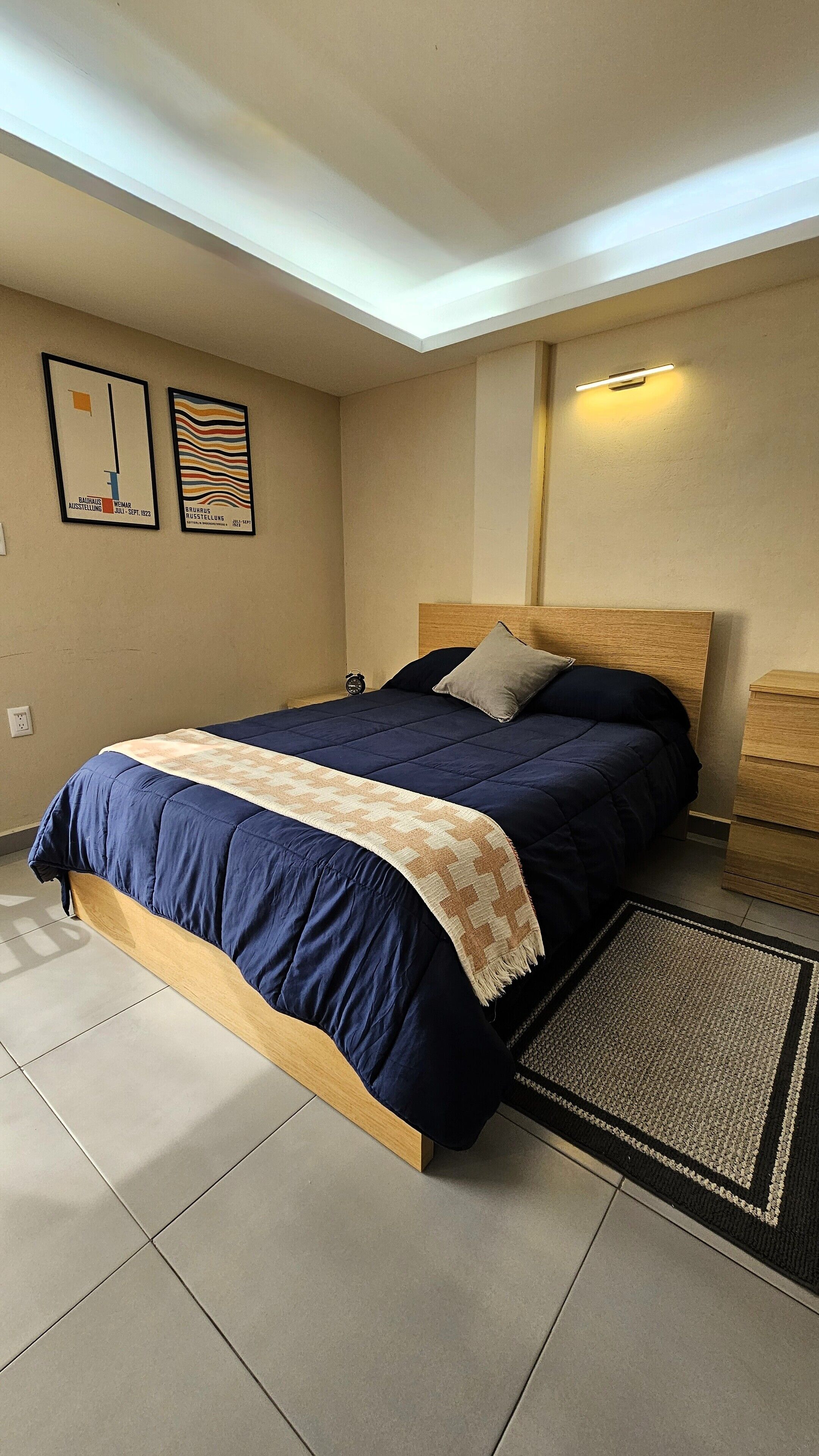 Suite estudio Deluxe, vista a la ciudad | Caja de seguridad en la habitación y decoración personalizada 