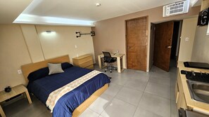 Suite estudio ejecutiva, vistas a la ciudad | 1 dormitorio, caja fuerte, decoración individual y escritorio