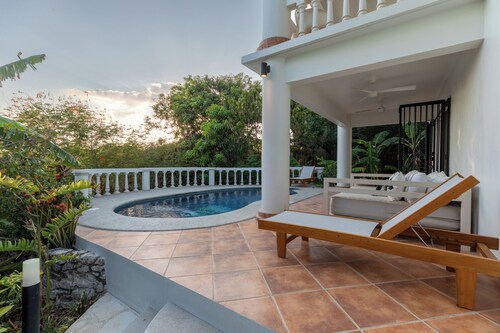 Tres Vistas #1 Enjoy the Shared Pool and Jungle Views in Pelada!