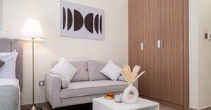 Apartment | Living area - 10mins From Dubai Mall Studio With a Large Balcony (Dubai)