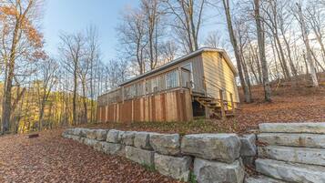 Vista frontal de la propiedad