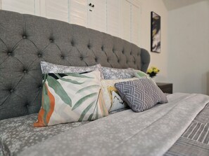 5 habitaciones, tabla de planchar con plancha, wifi y ropa de cama