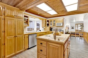 Cabin, Multiple Beds, Patio, Mountain View (2389) | Private kitchen | Coffee/tea maker - Slice OF Heaven #2389 (Big Bear Lake)