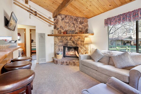 小屋, 多张床, 露台, 山景 (2276) | 起居区