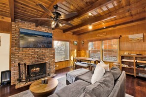 Cabana, várias camas, varanda, vista para a montanha (2335) | Área de estar