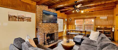 Cabin, Multiple Beds, Patio, Mountain View (2335) | Living area