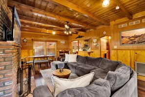 Cabana, várias camas, varanda, vista para a montanha (2335) | Área de estar