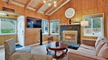 Hytte, flere senger, terrasse, fjellutsikt (2332) | Oppholdsområde