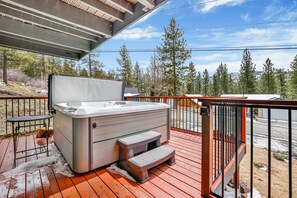 Cabana, várias camas, banheira de imersão, vista para a montanha (2135) | Área da propriedade