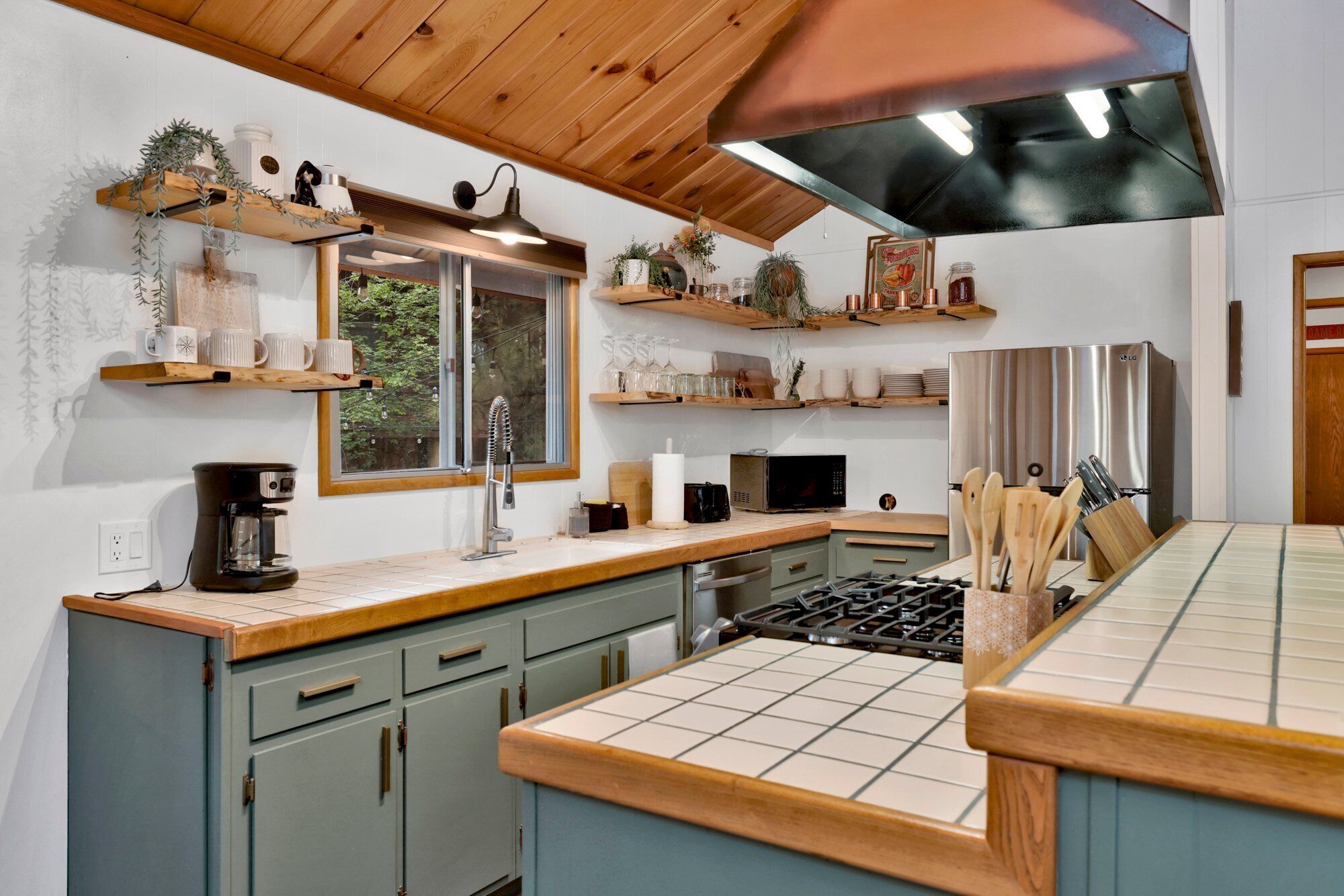 Cabin, Multiple Beds, Hot Tub, Mountain View (2165) | Private kitchen | Coffee/tea maker