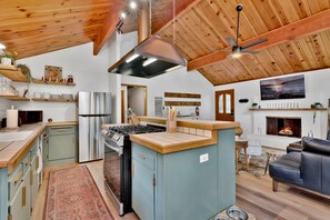 Hytte, flere senger, spabadekar, fjellutsikt (2165) | Eget kjøkken | Kaffetrakter/tekoker