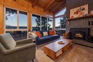 小屋, 多張床, 庭院, 山景 (1978) | 起居區