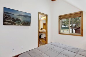 Cabin, Multiple Beds, Hot Tub, Mountain View (2113)