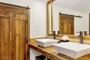 Cabin, Multiple Beds, Hot Tub, Mountain View (2113) | Bathroom