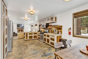 Cabana, várias camas, banheira de imersão, vista para a montanha (2113) | Cozinha privada | Cafeteira/chaleira