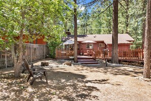 Property grounds - Pine Cone Cottage #2191 (Big Bear Lake)