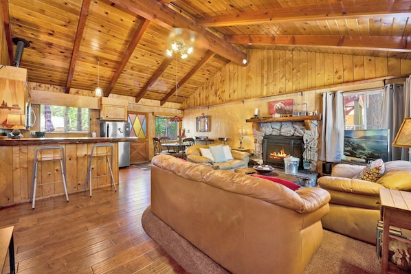 Interior - Pine Cone Cottage #2191 (Big Bear Lake)