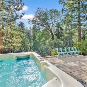 キャビン ベッド (複数台) スパ浴槽 マウンテンビュー (2337) | 施設の敷地