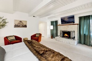 Stuga - flera sängar - bubbelpool - utsikt mot bergen (2372) | 4 sovrum, individuell inredning, unika möbler och sängkläder