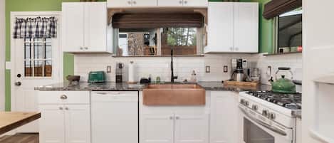 Cabin, Multiple Beds, Patio, Mountain View (2314) | Private kitchen | Coffee/tea maker