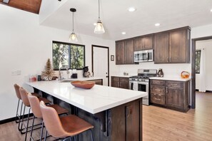 Private kitchen - Georgia Street Retreat #2344 (Big Bear Lake)