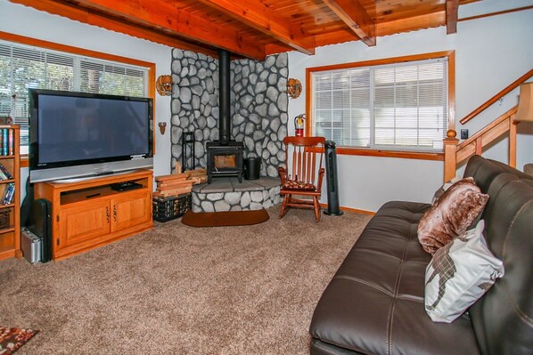 Casa, várias camas, sacada (1877) | Parte interna