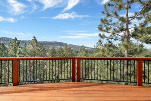 Hytte, flere senger, terrasse, fjellutsikt (2233) | Balkong