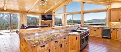 Cabane, plusieurs lits, patio, vue montagne (2206) | Cuisine privée