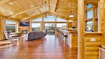 小屋, 多張床, 庭院, 山景 (2206) | 住宿內部