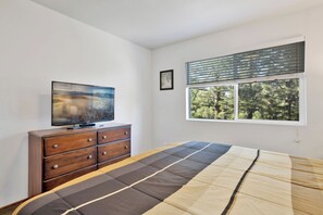 4 bedrooms, individually decorated, individually furnished, free WiFi - Chipmunk Treehouse #1983 (Big Bear Lake)
