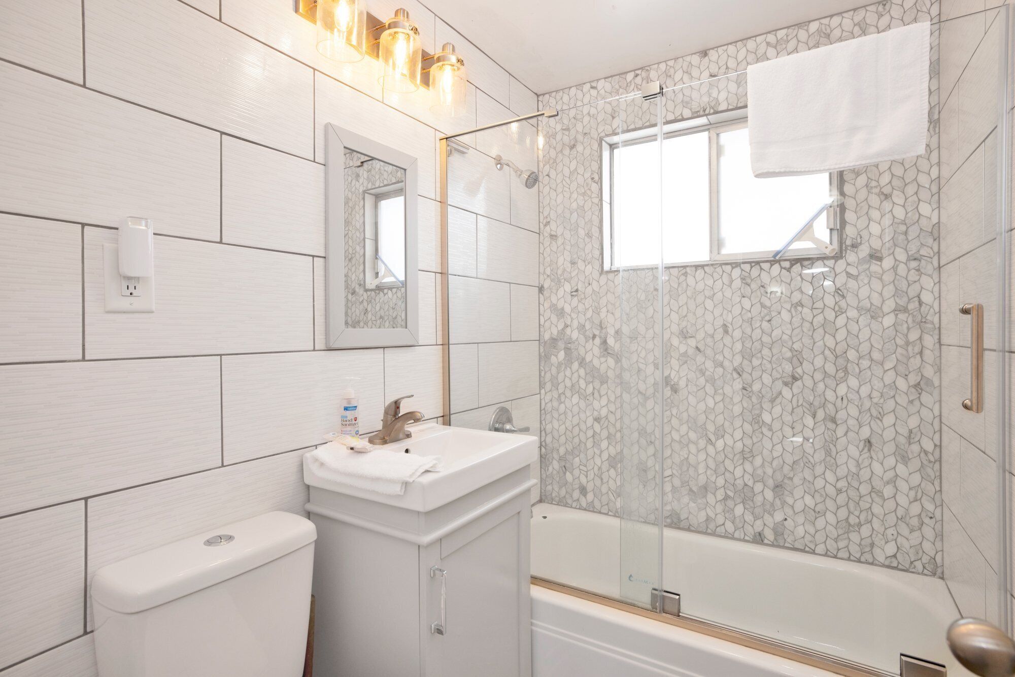 Huisje, meerdere bedden, hot tub, uitzicht op bergen (2294) | Badkamer | Designer toiletartikelen, handdoeken, toiletpapier