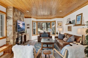 Cabane, plusieurs lits, bain à remous, vue montagne (2293) | Coin séjour