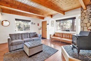 小屋, 多張床, 庭院, 山景 (1980) | 住宿內部