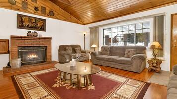 Cabana, diversos llits, pati, vistes a la muntanya (2222) | Sala d'estar