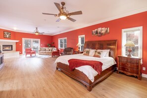 Cabane, plusieurs lits, bain à remous, vue montagne (1989) | Vue de la chambre